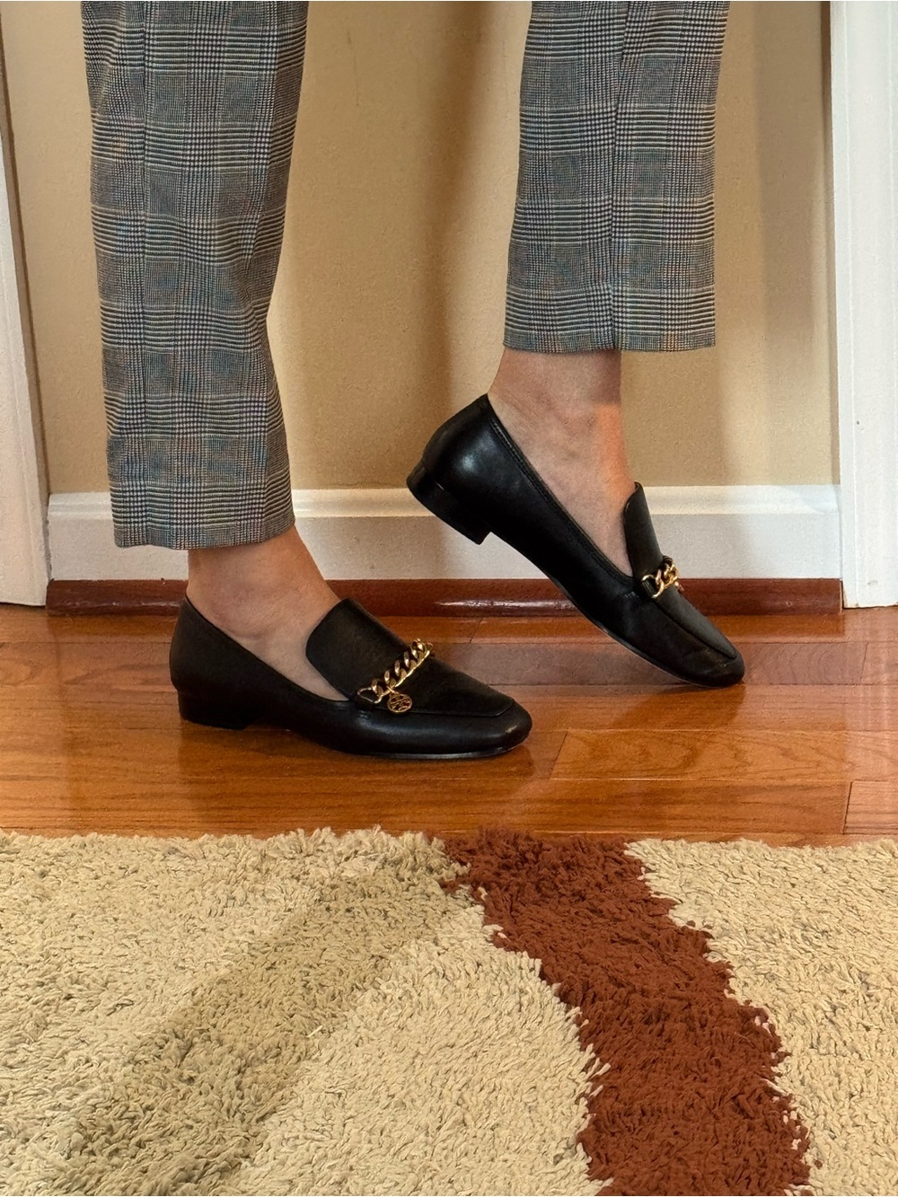 Tory Burch Black Leather Chain Loafers – Size 6M